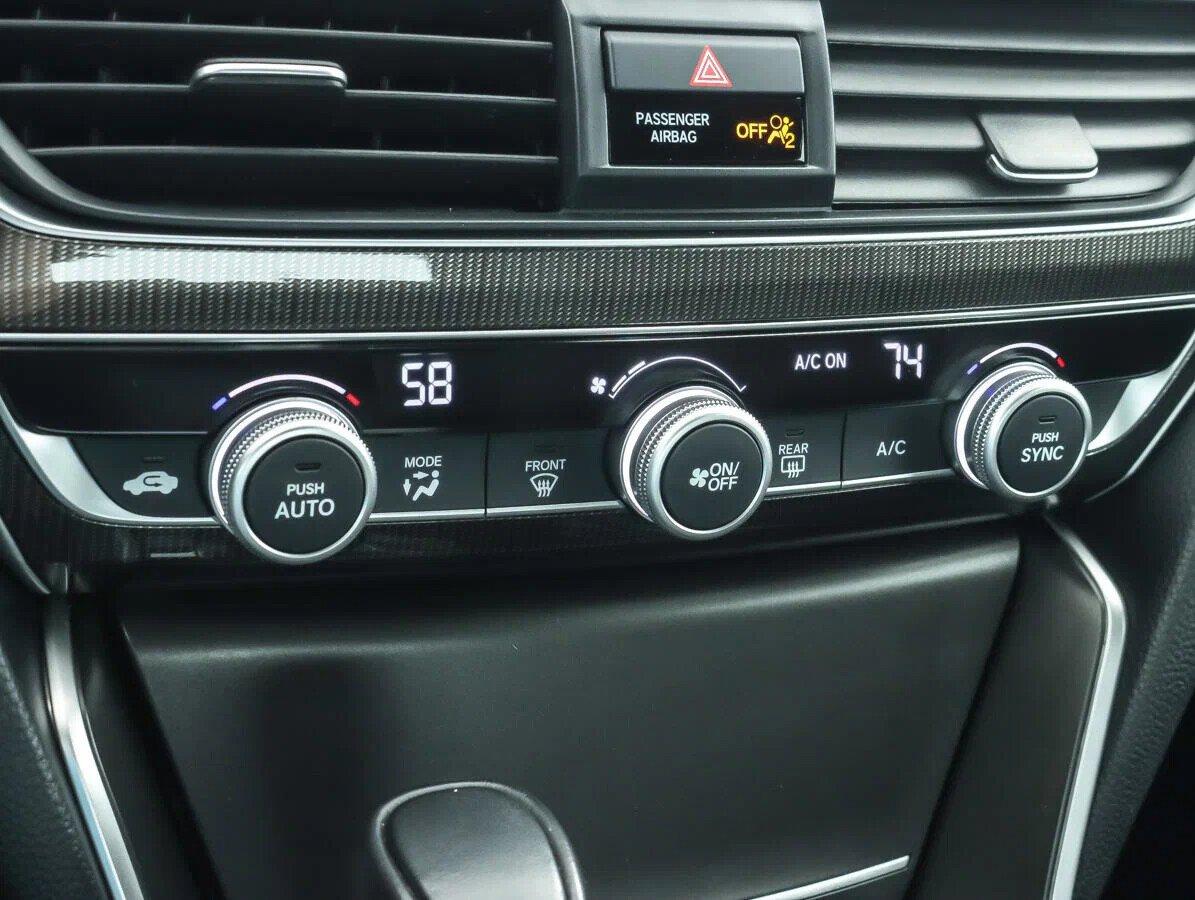 Honda Accord 2018, красный