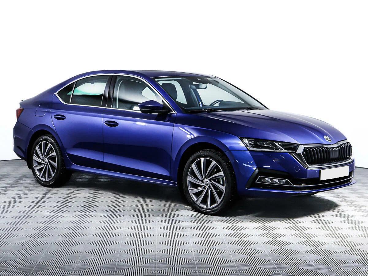 Skoda Octavia 2023, синий