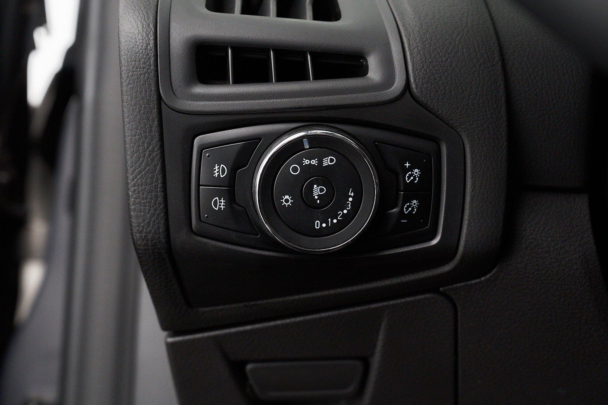 Ford Focus 2015, серый
