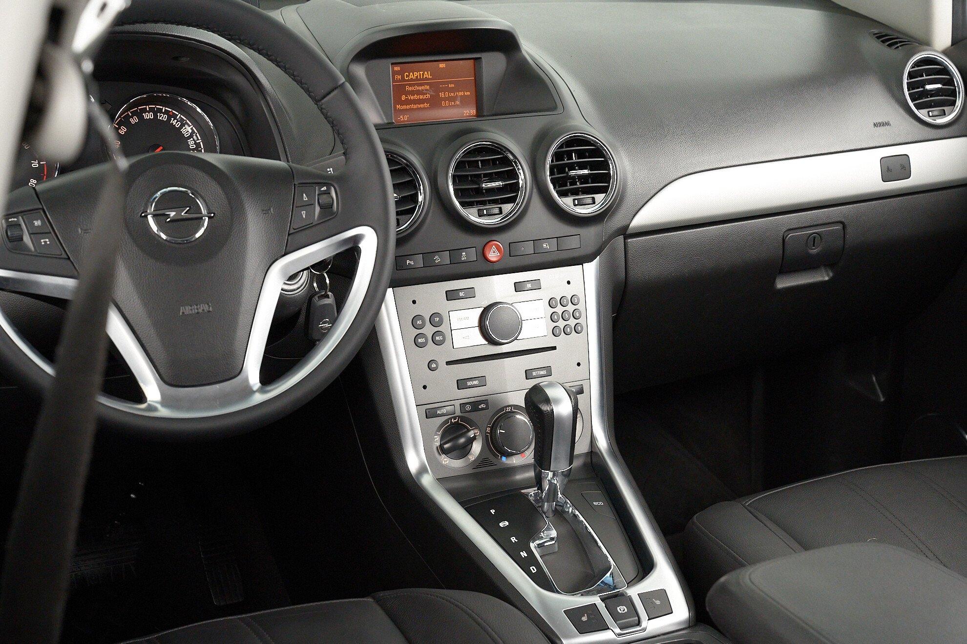 Opel Antara 2013, черный