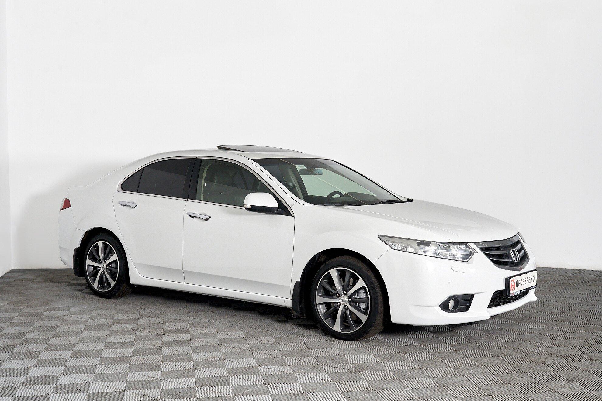 Honda Accord 2012, белый