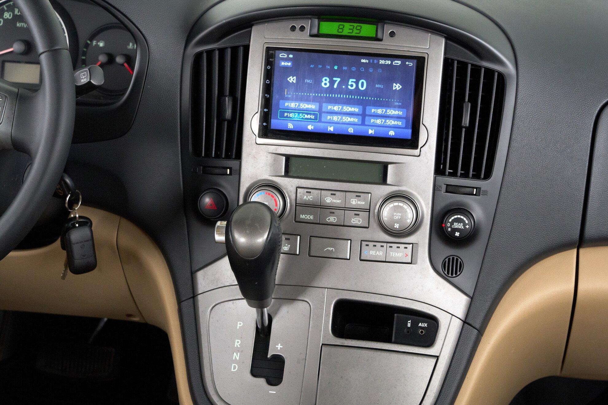Hyundai Grand Starex 2012, серый