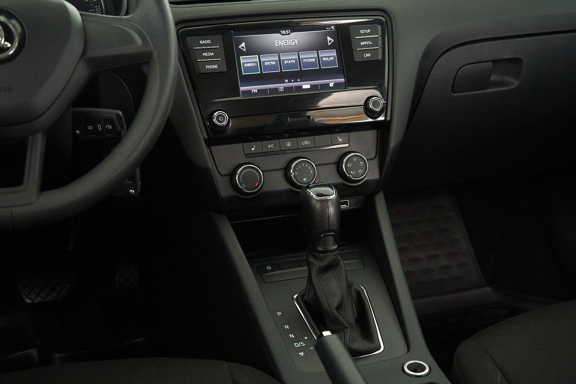 Skoda Octavia 2020, белый