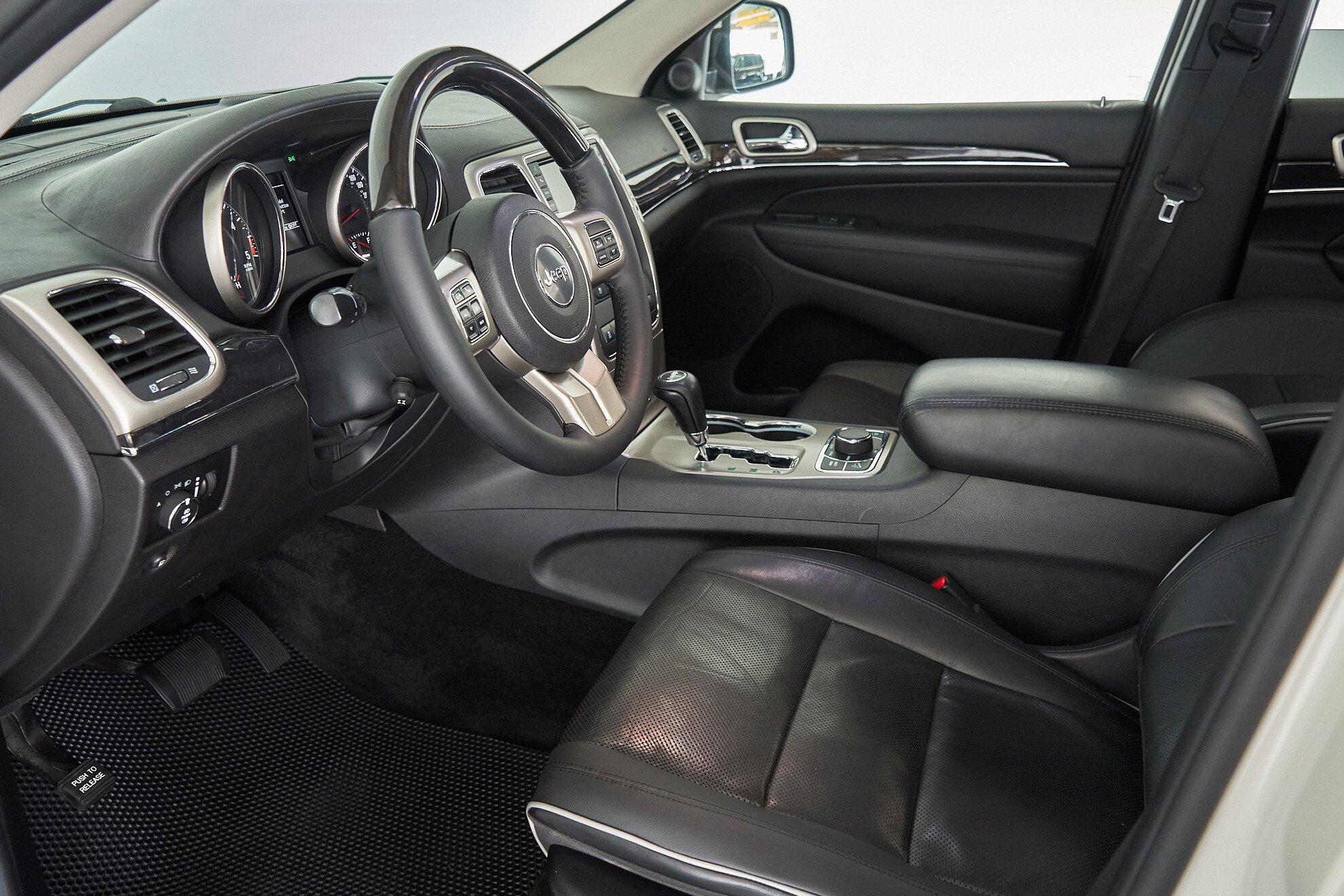 Jeep Grand Cherokee 2012, белый