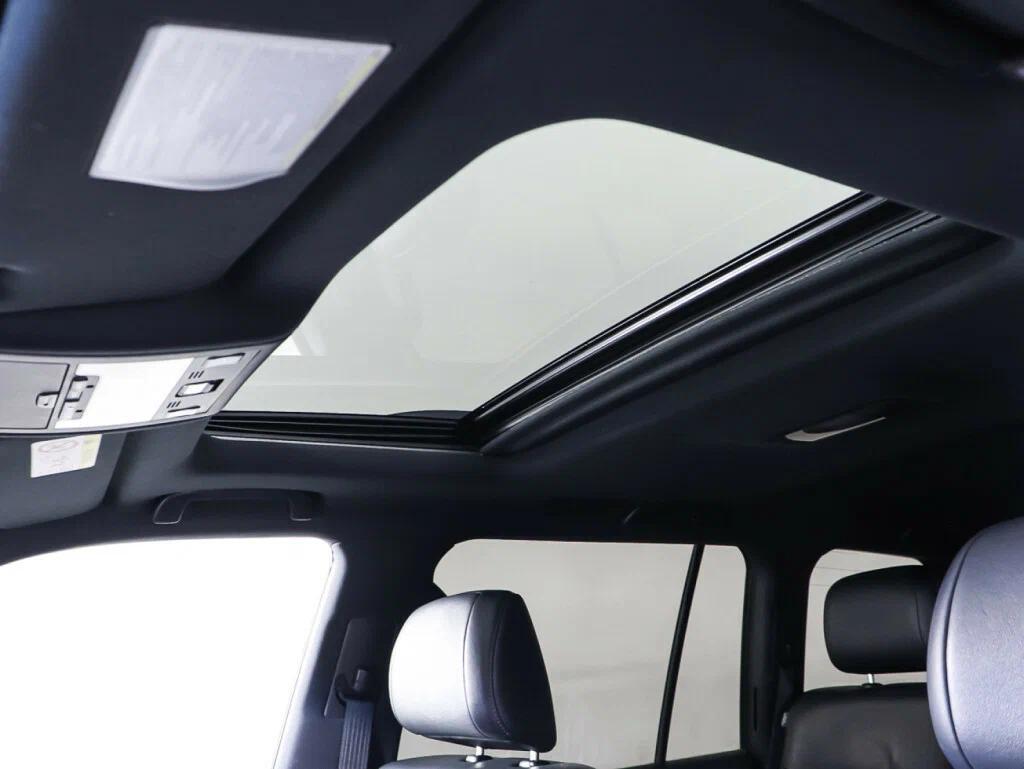 Toyota Land Cruiser 2018, белый