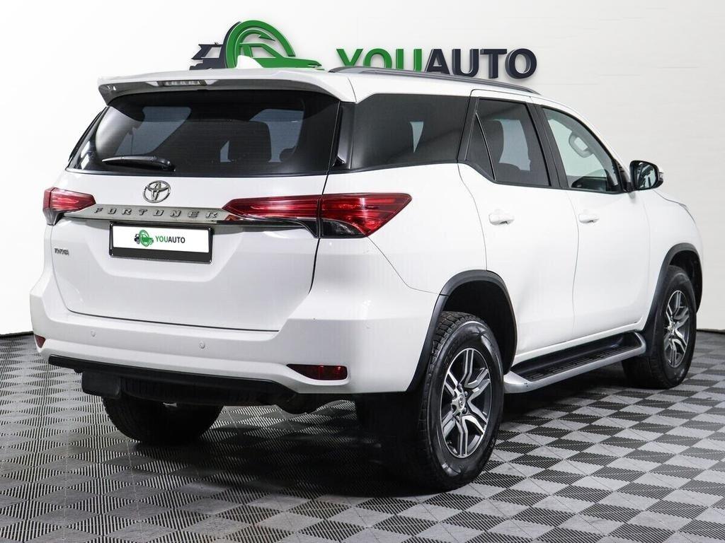 Toyota Fortuner 2018, белый