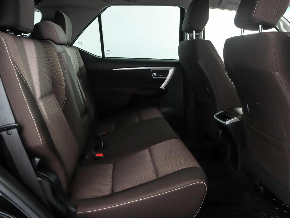 Toyota Fortuner 2020, черный