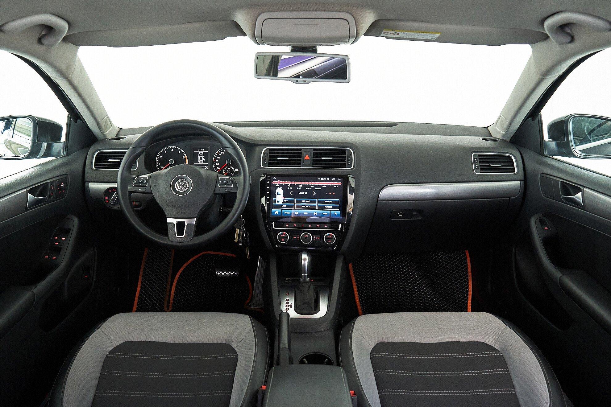 Volkswagen Jetta 2013, черный