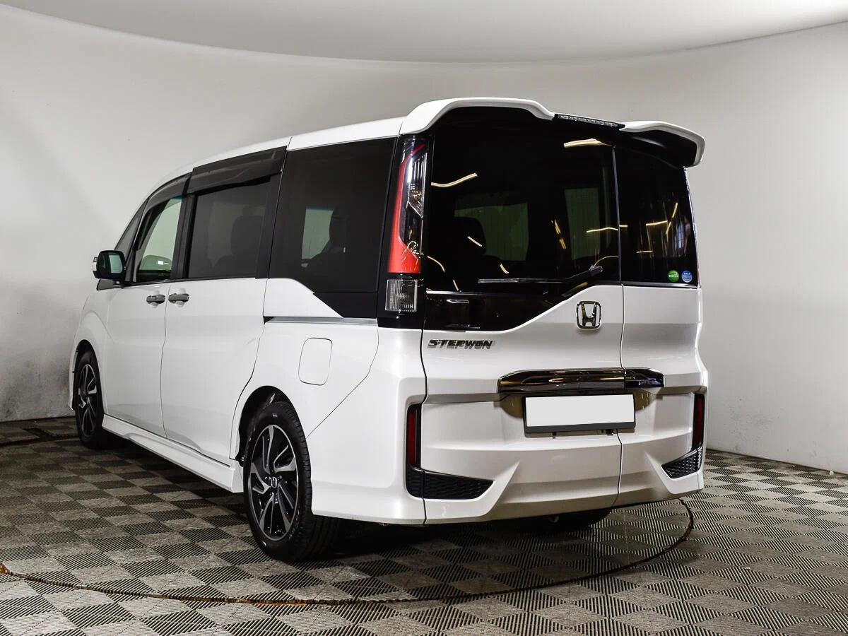 Honda Stepwgn 2017, белый