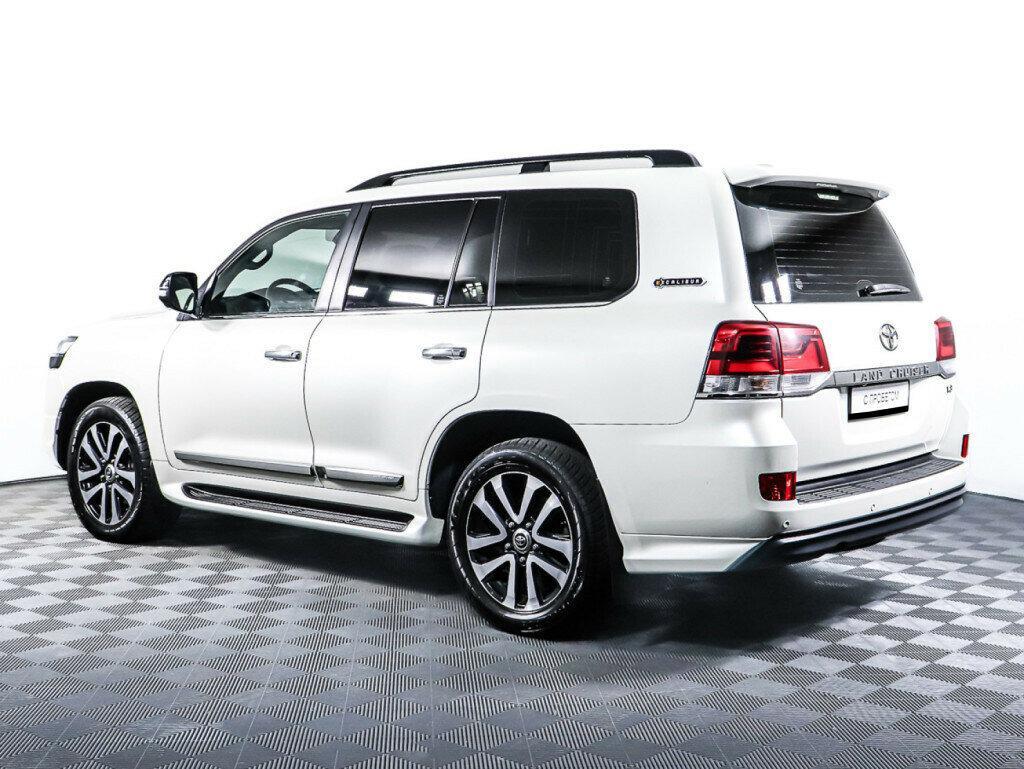 Toyota Land Cruiser 2018, белый