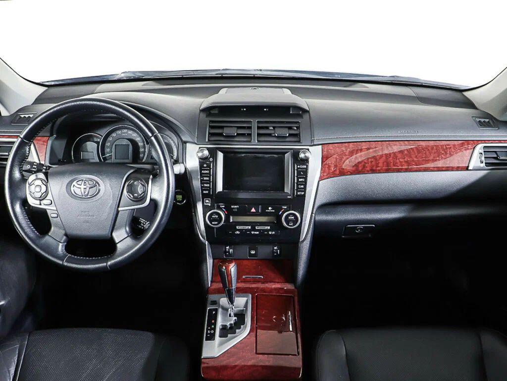 Toyota Camry 2014, черный