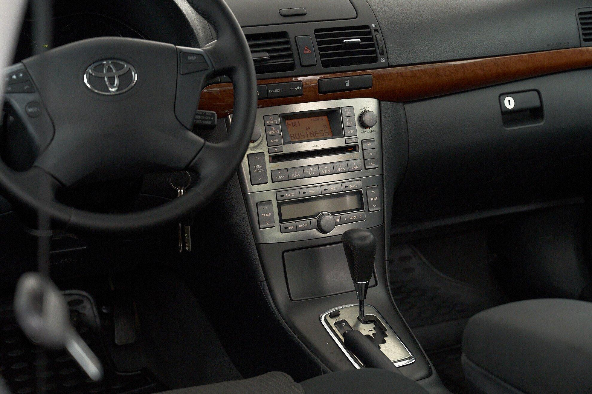 Toyota Avensis 2008, серебряный