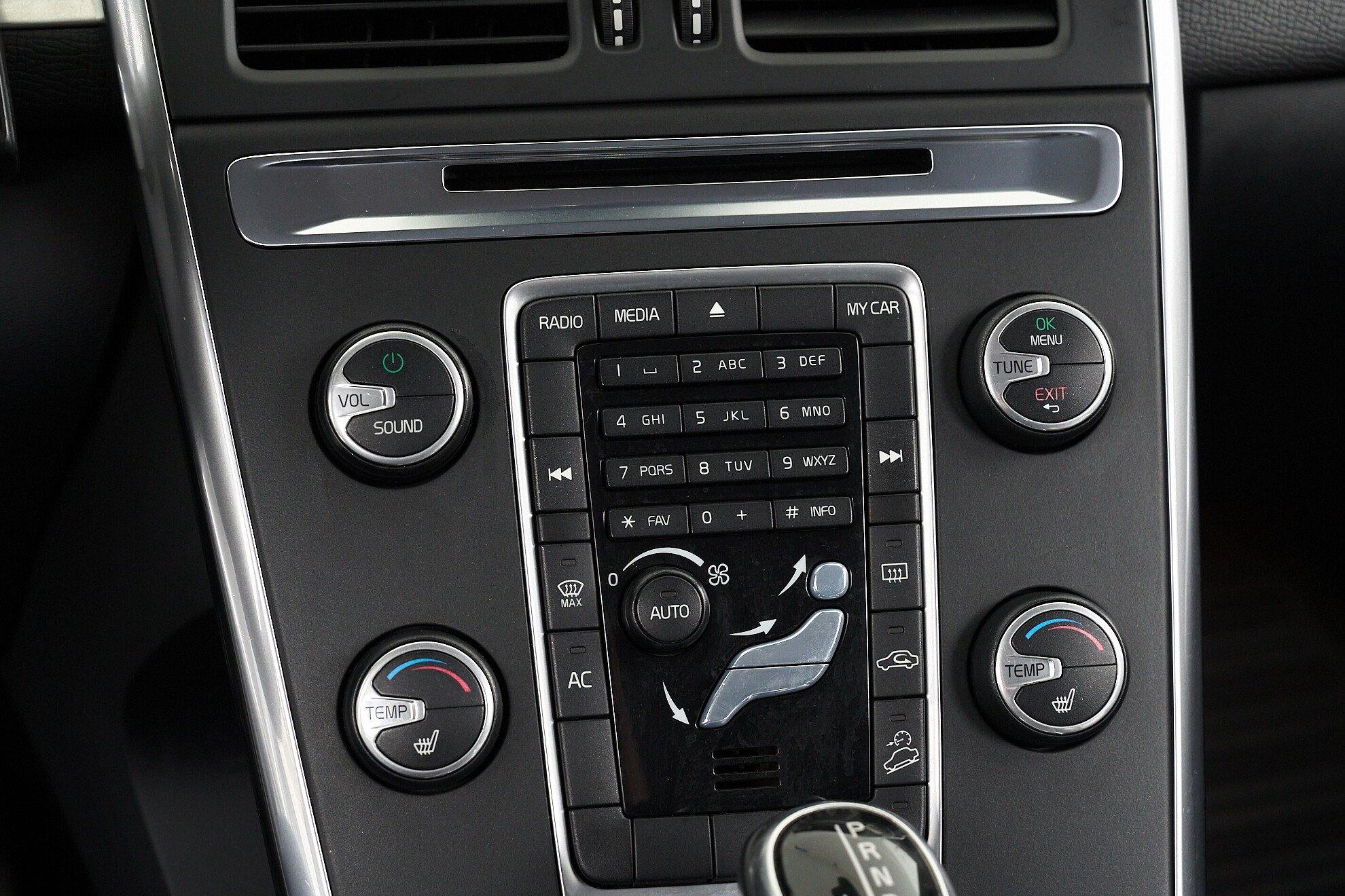 Volvo XC60 2014, белый