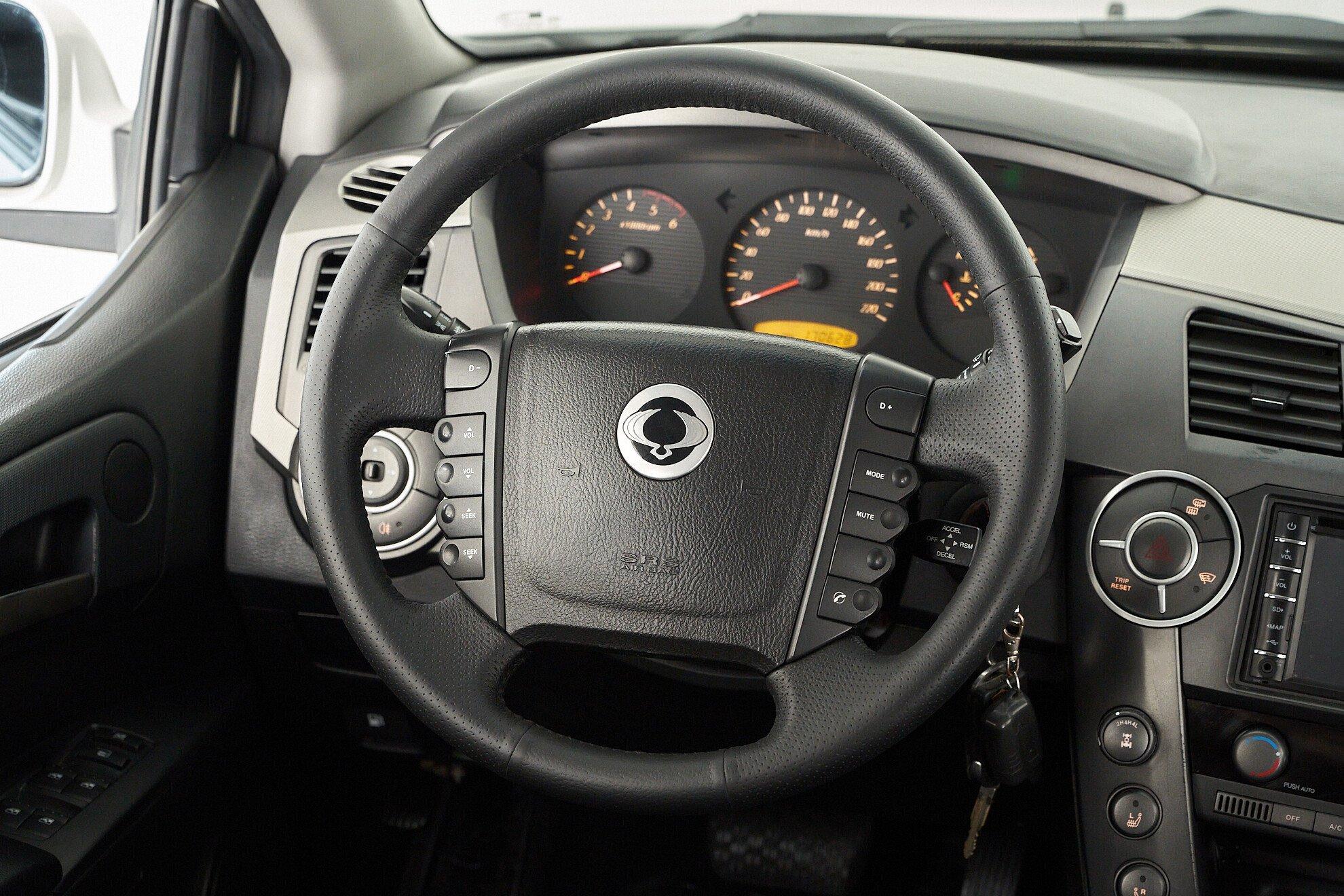 SsangYong Kyron 2013, белый