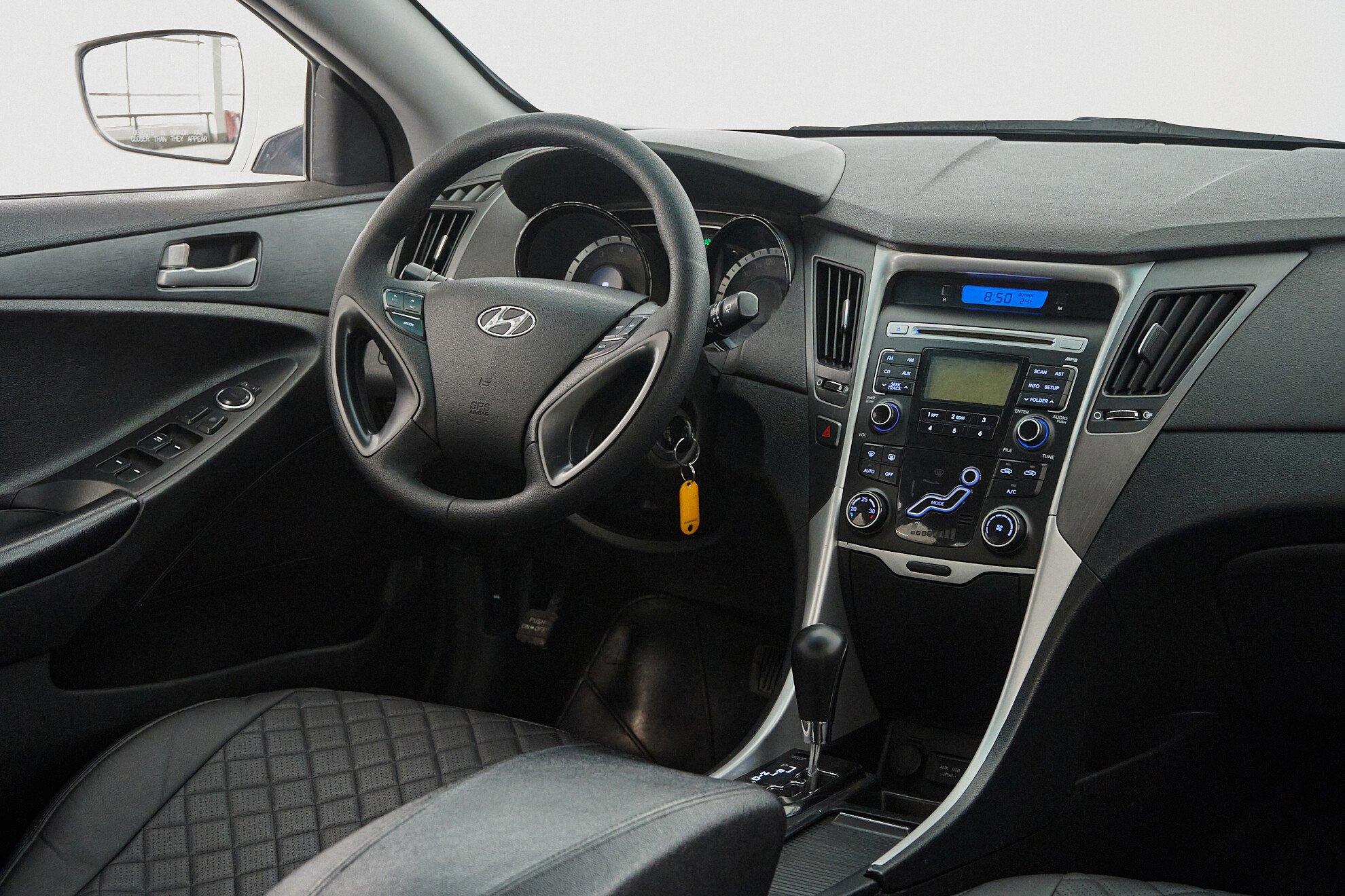 Hyundai Sonata 2012, белый
