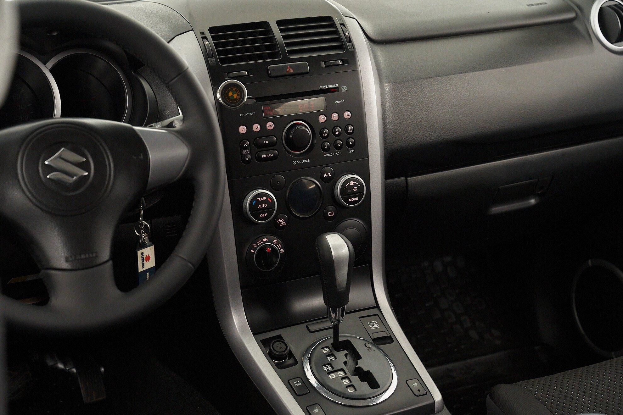 Suzuki Grand Vitara 2010, серебряный
