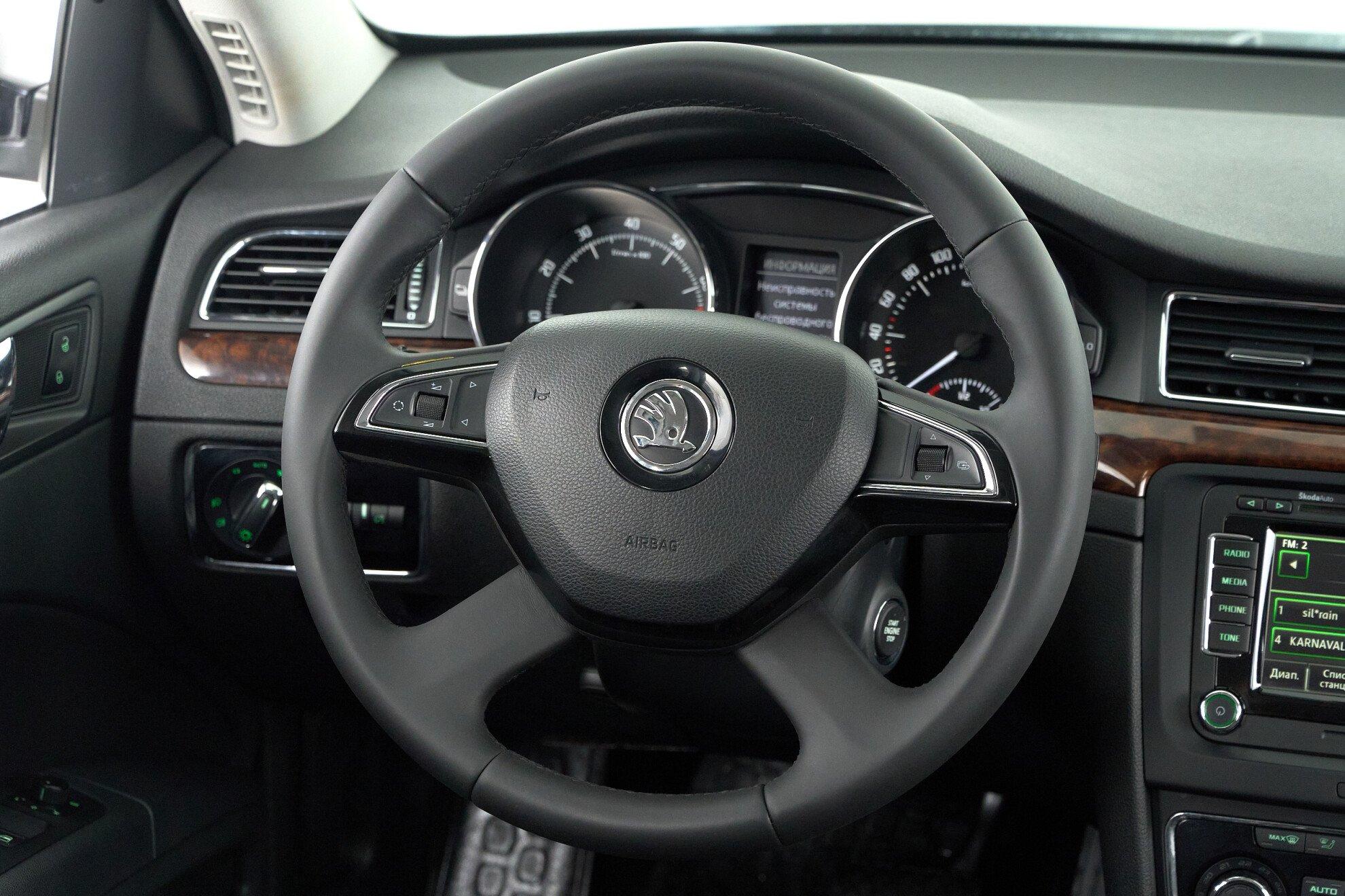 Skoda Superb 2014, черный