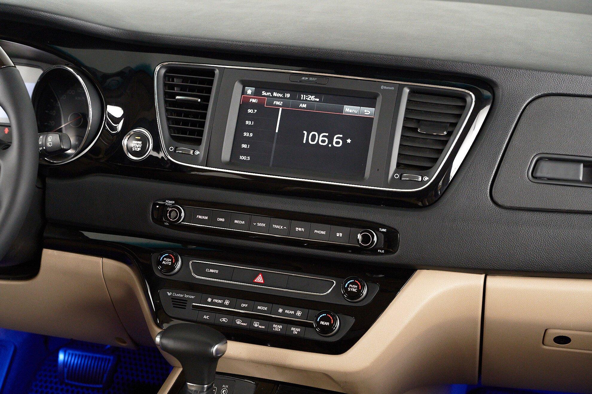 Kia Carnival 2016, черный