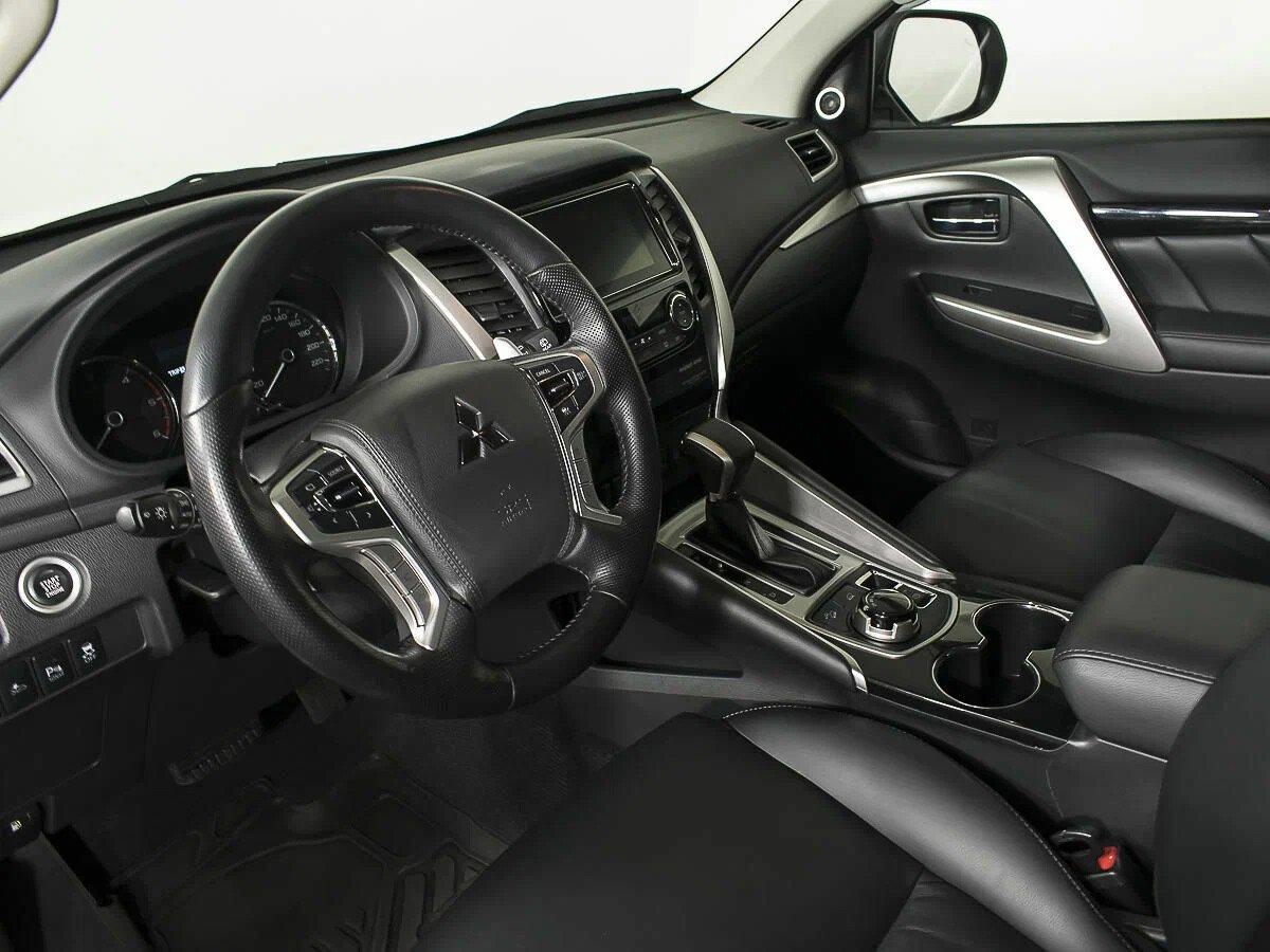 Mitsubishi Pajero Sport 2018, белый