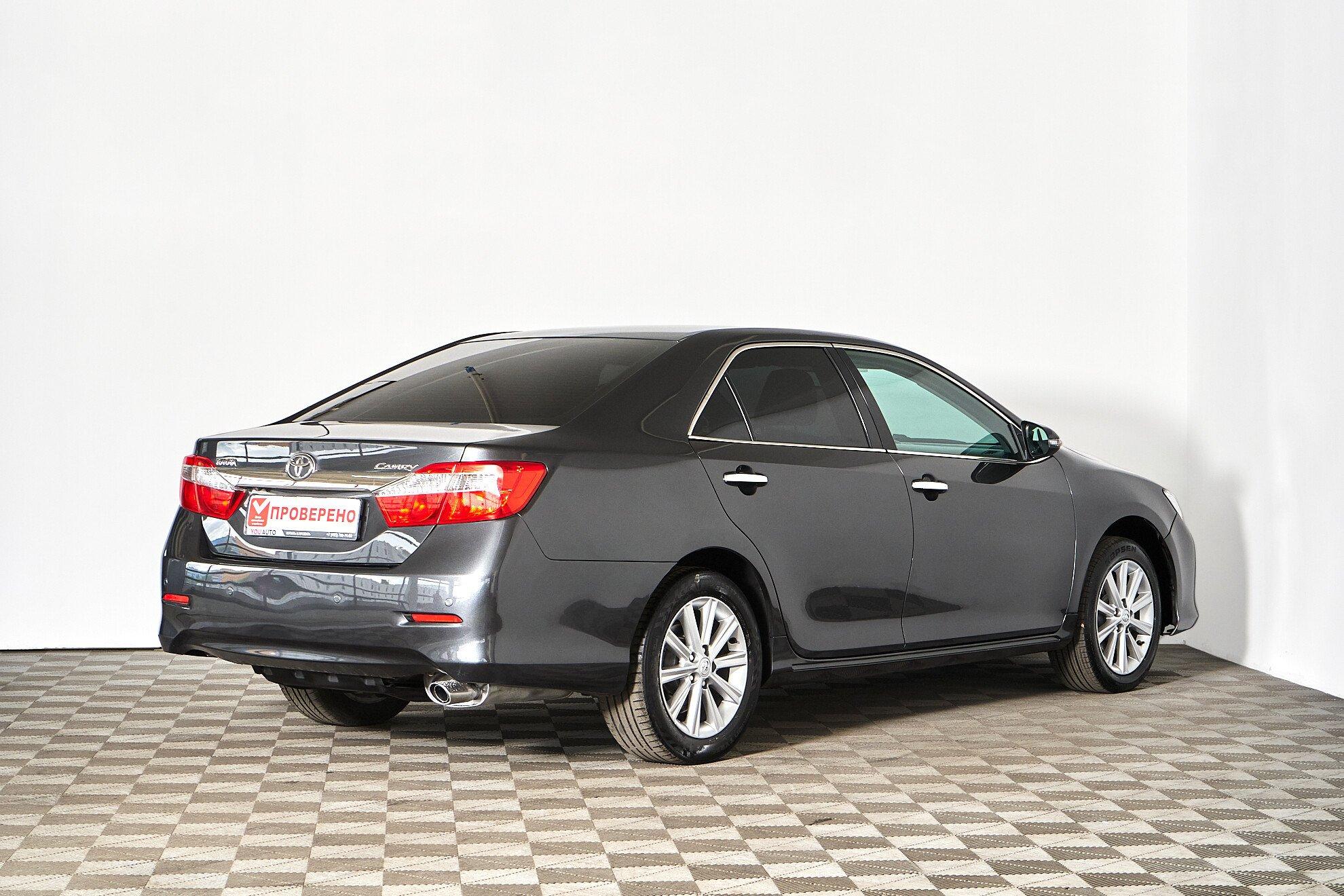 Toyota Camry 2013, серый