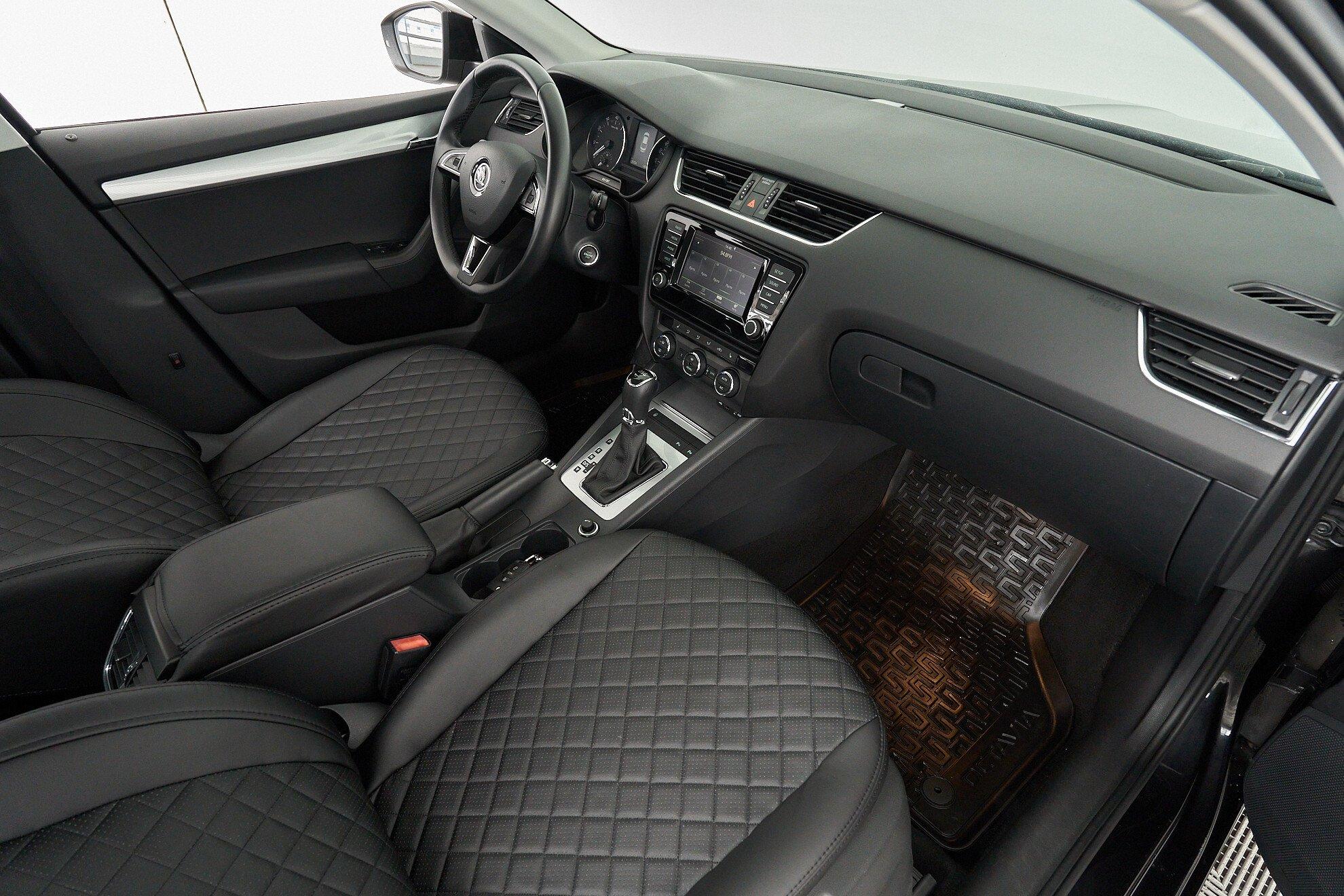 Skoda Octavia 2015, черный