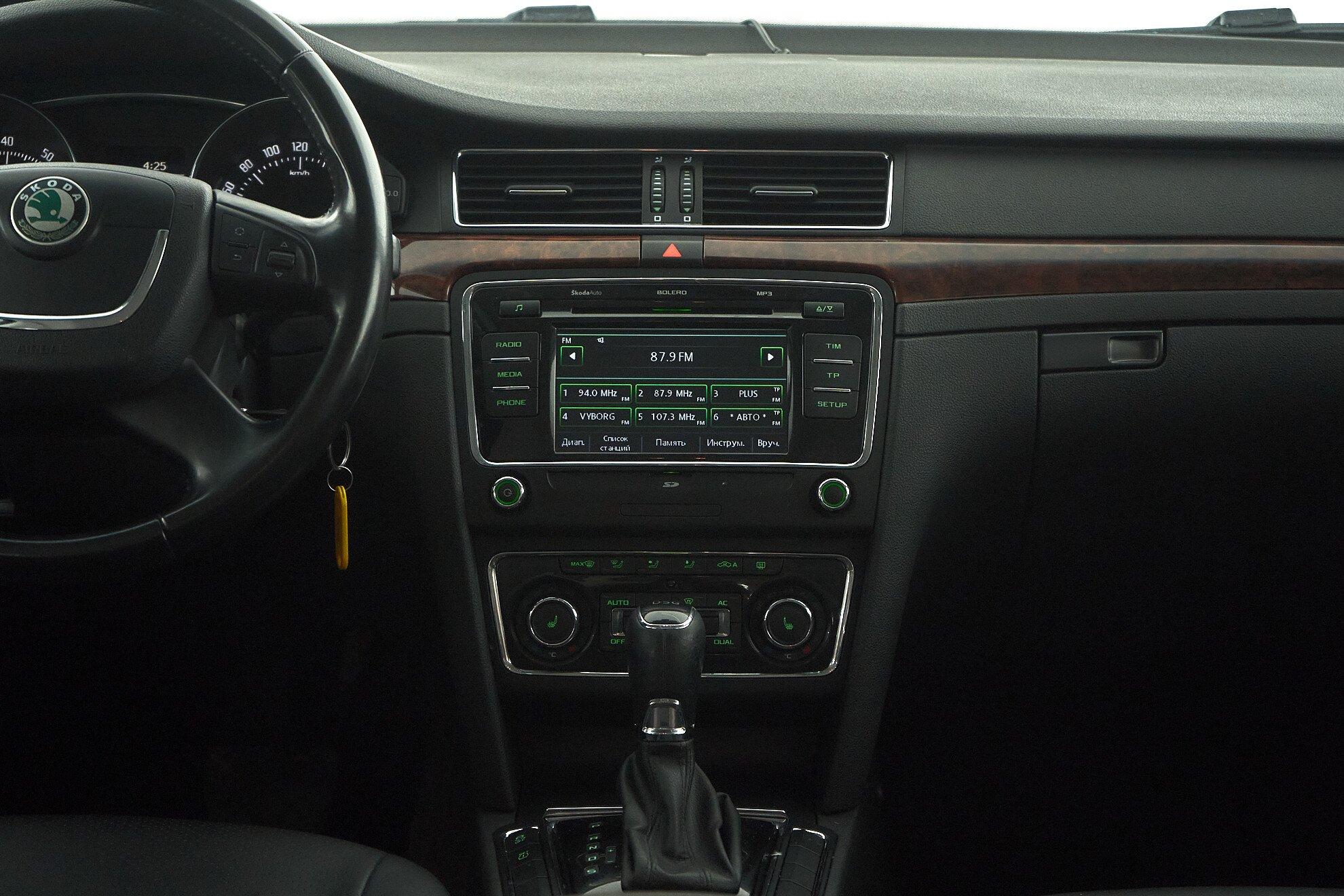 Skoda Superb 2009, черный