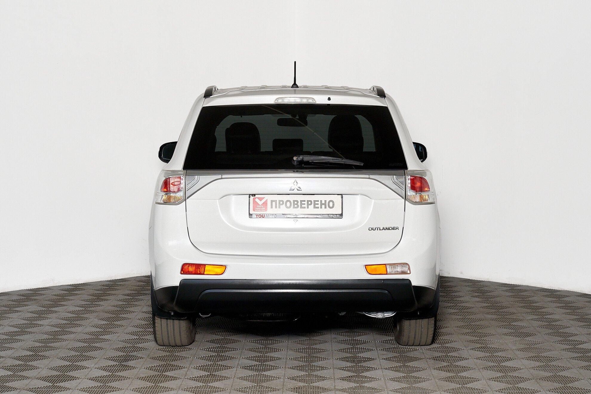Mitsubishi Outlander 2013, белый