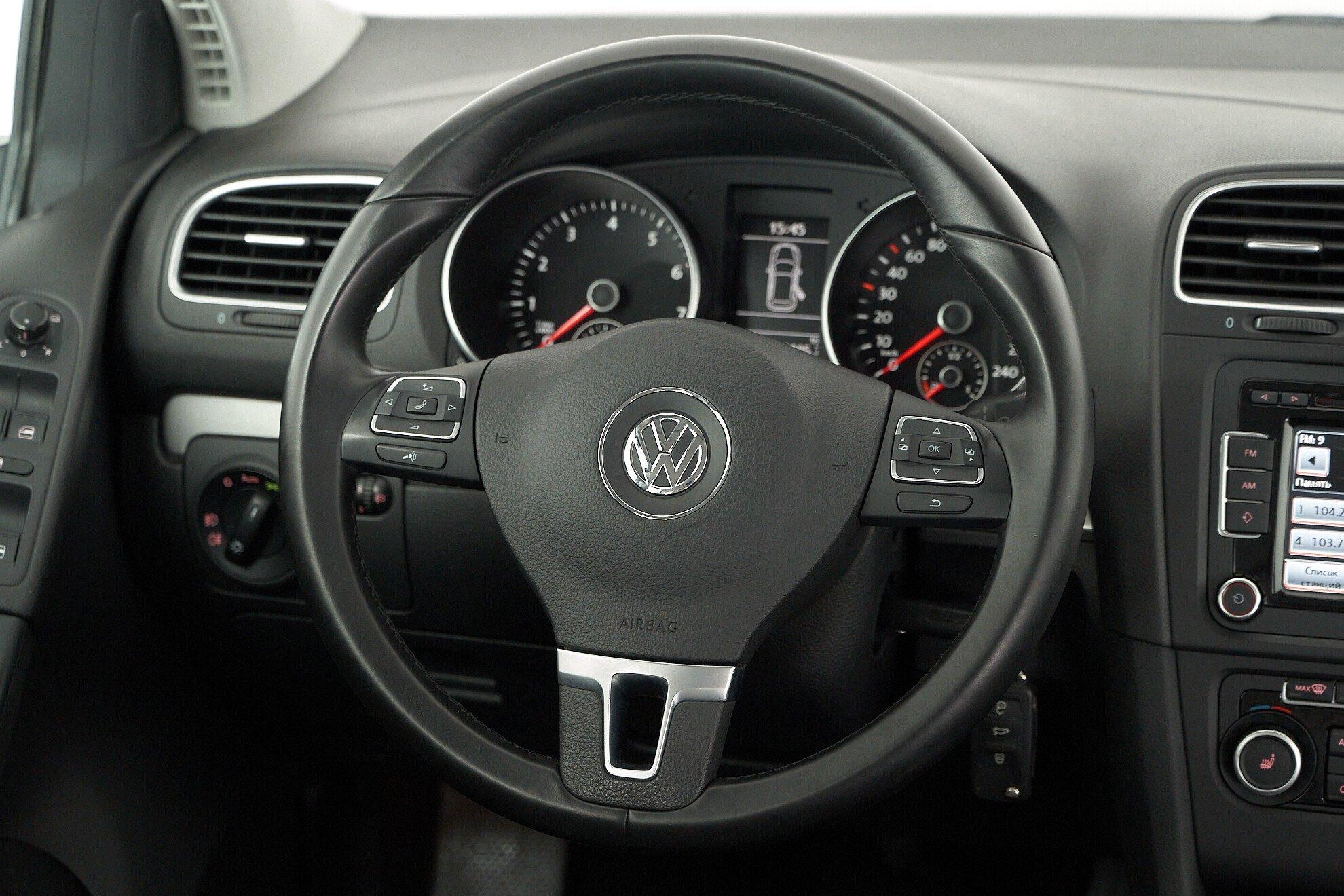 Volkswagen Golf 2012, серый
