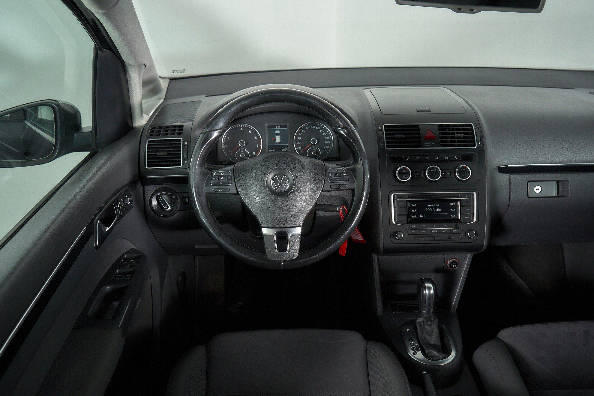 Volkswagen Touran 2012, черный