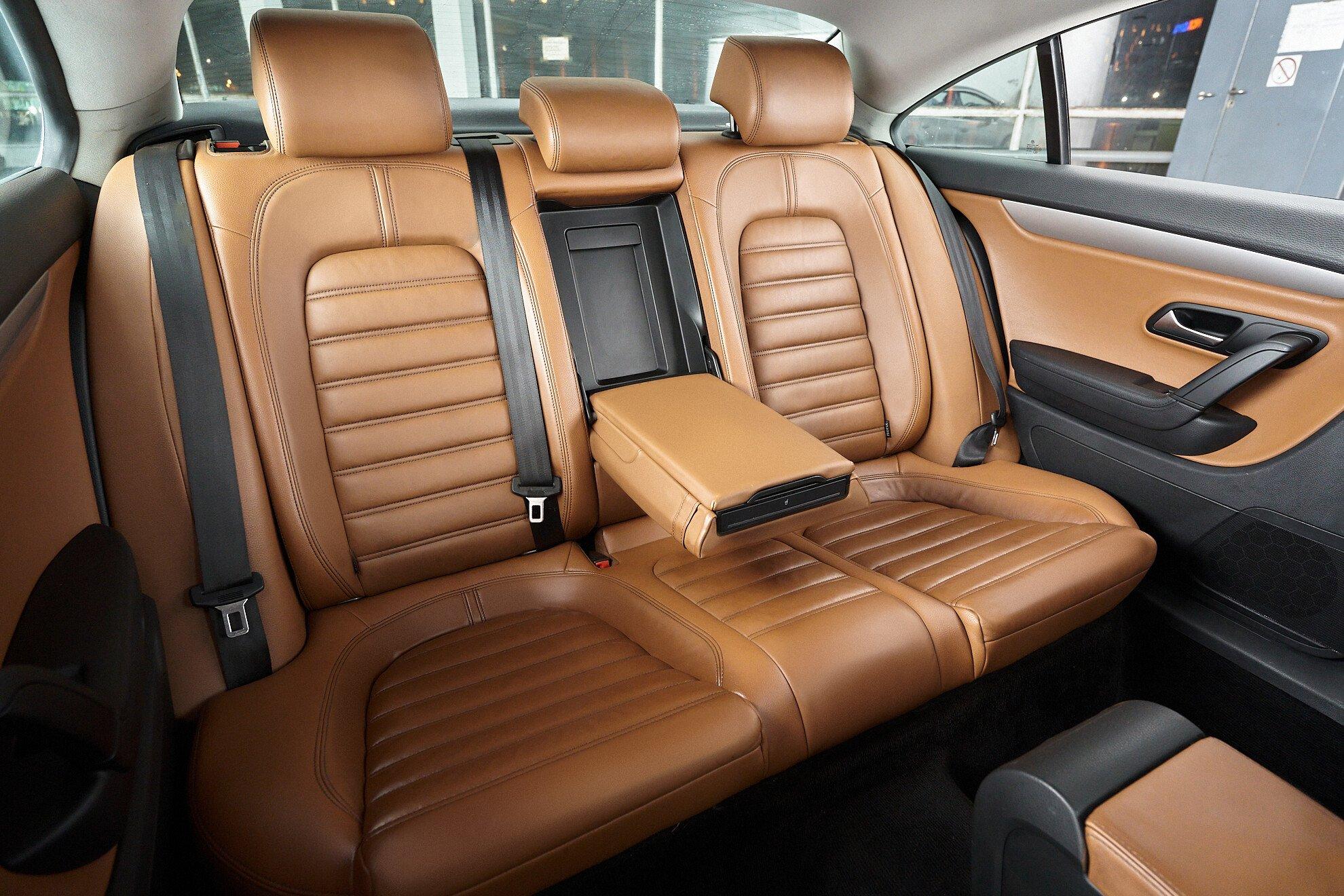Volkswagen Passat CC 2010, бежевый