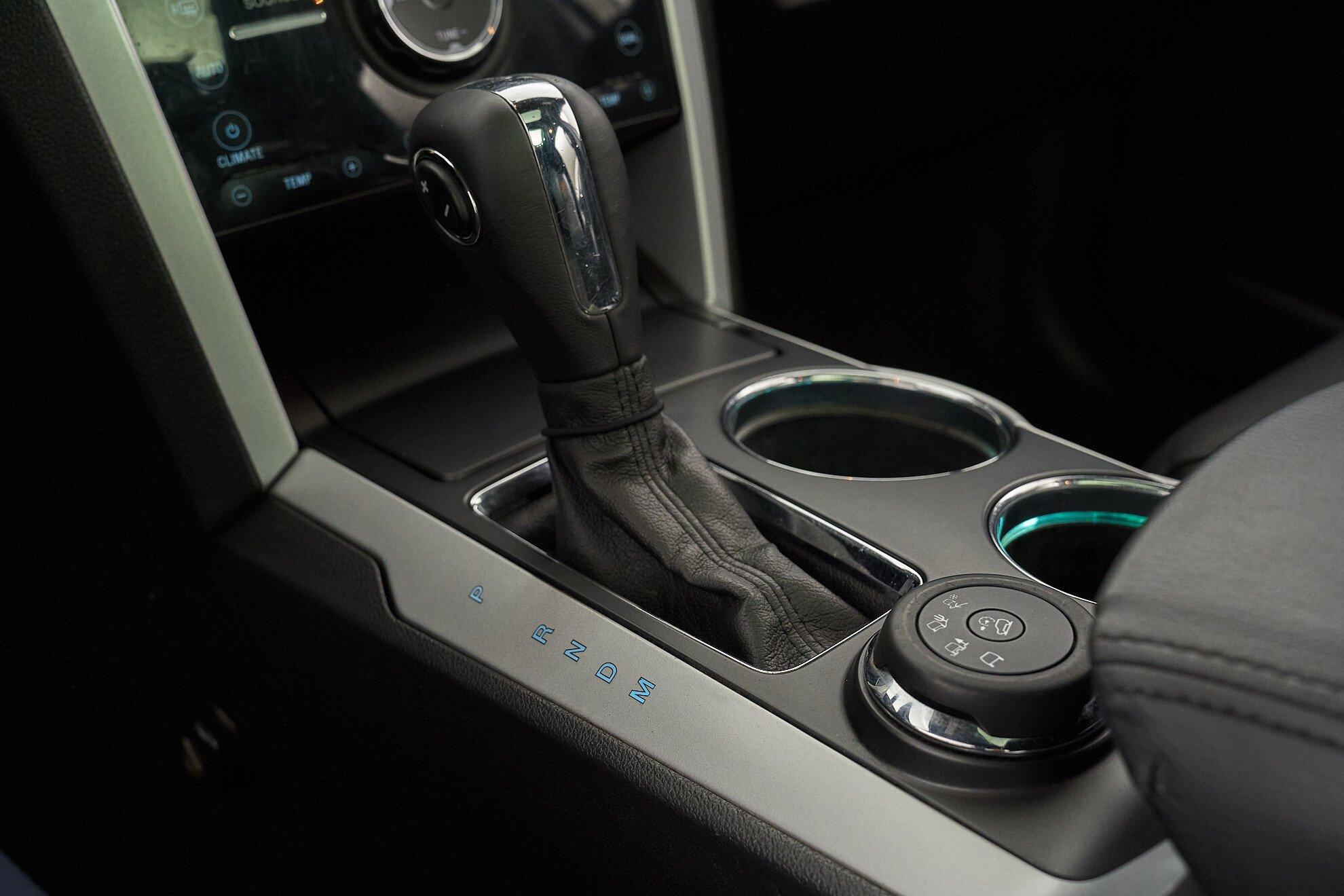 Ford Explorer 2013, белый