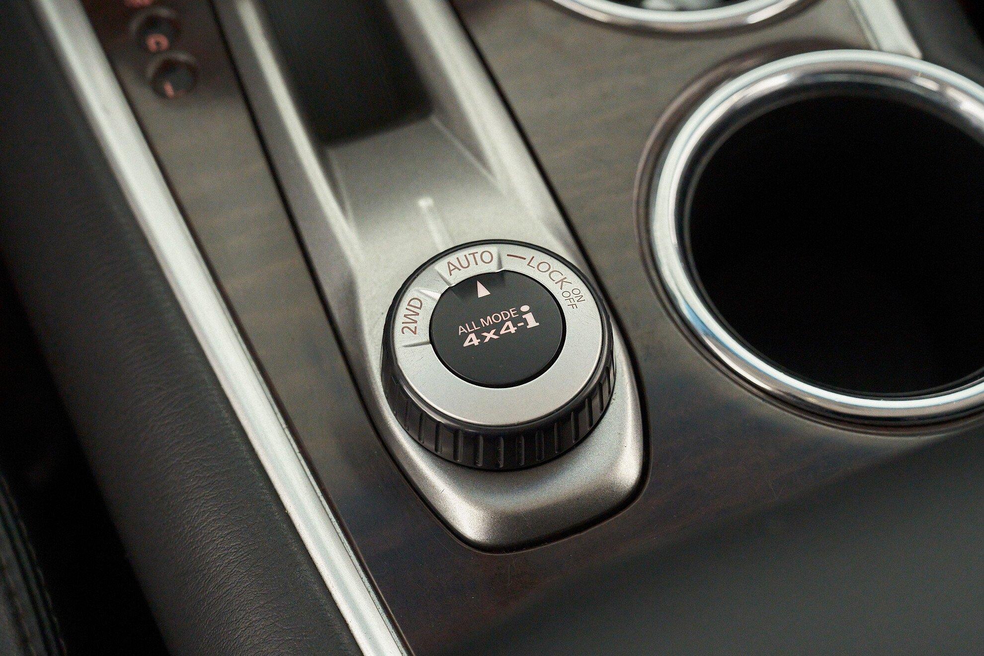 Nissan Pathfinder 2014, черный