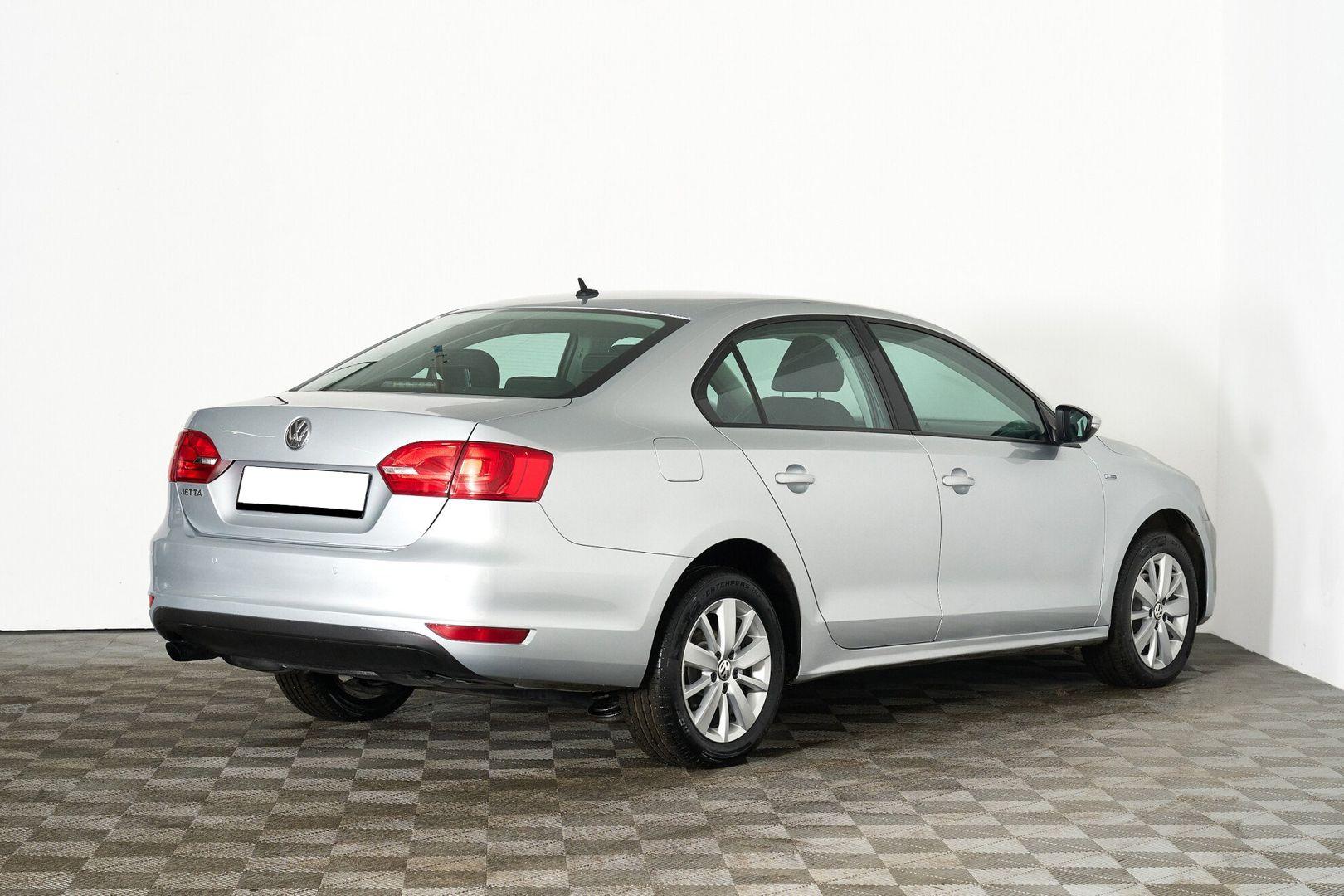 Volkswagen Jetta 2013, серебряный