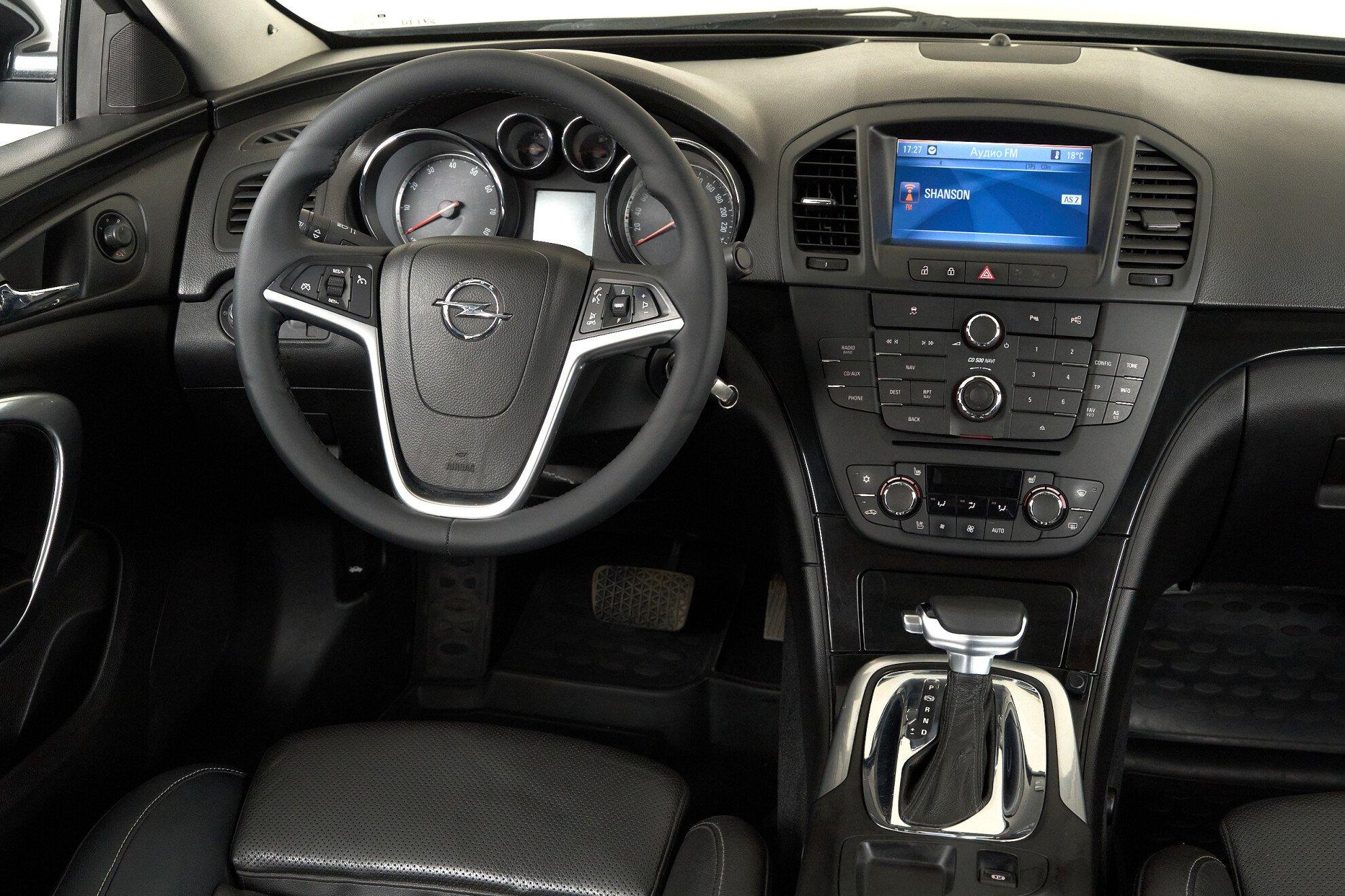 Opel Insignia 2011, черный