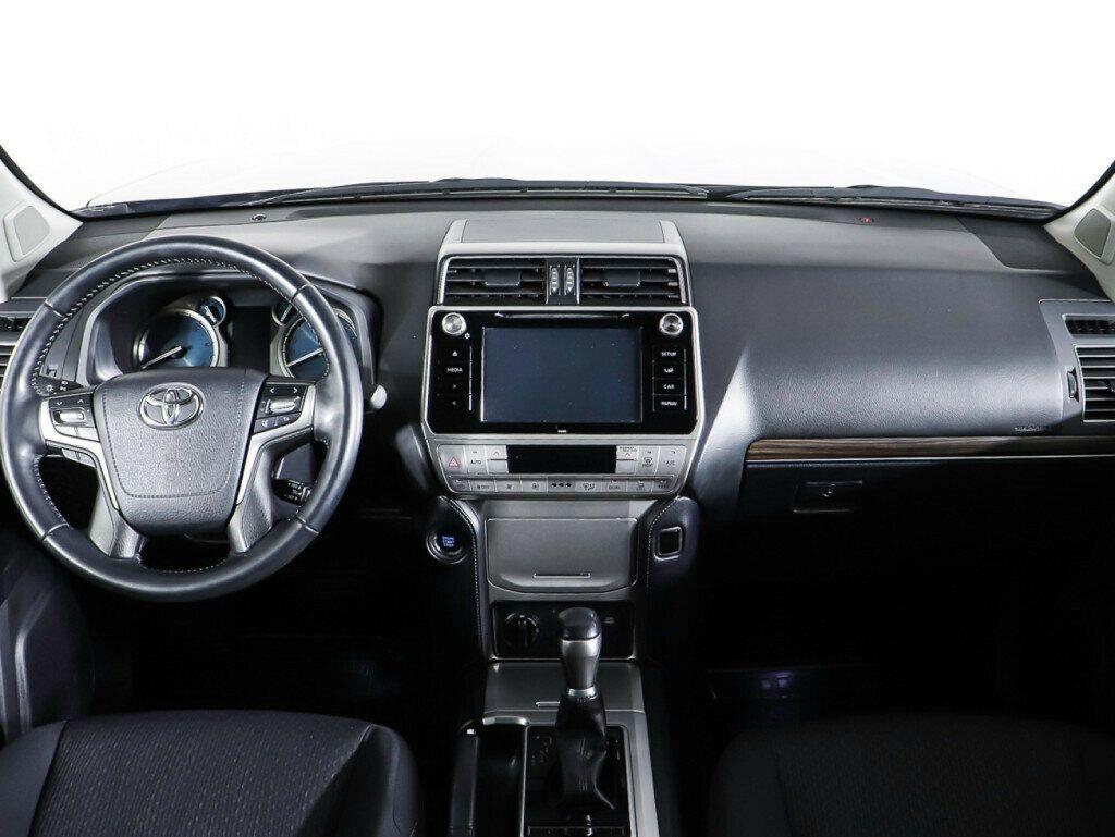 Toyota Land Cruiser Prado 2019, коричневый