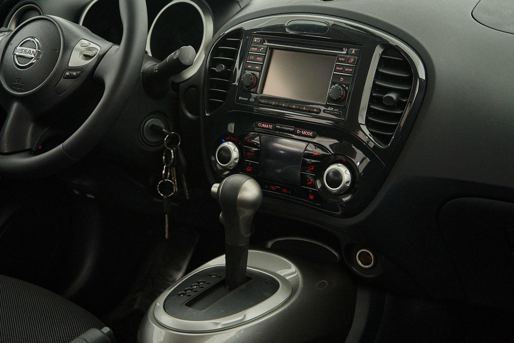 Nissan Juke 2012, белый