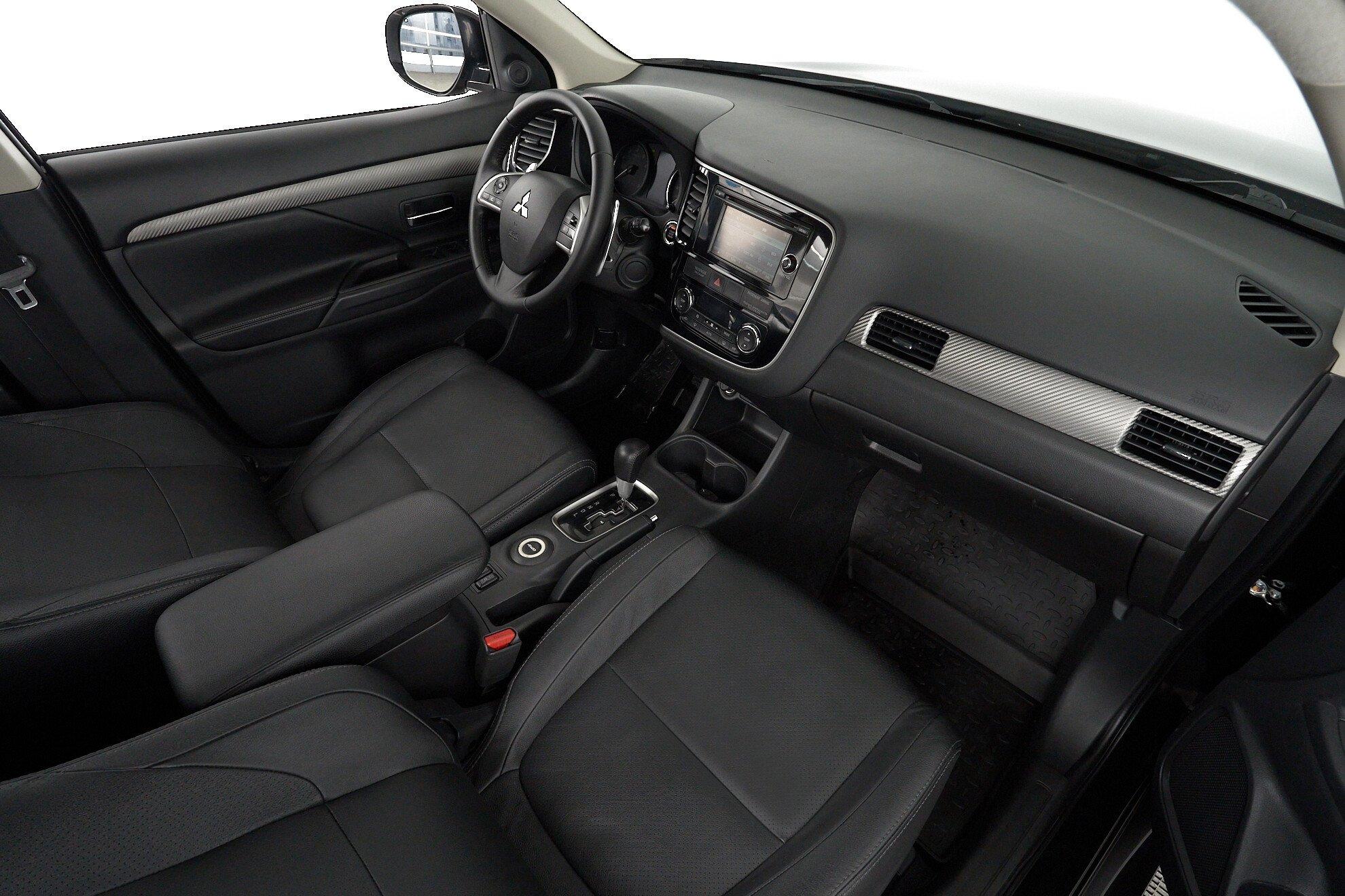 Mitsubishi Outlander 2014, черный