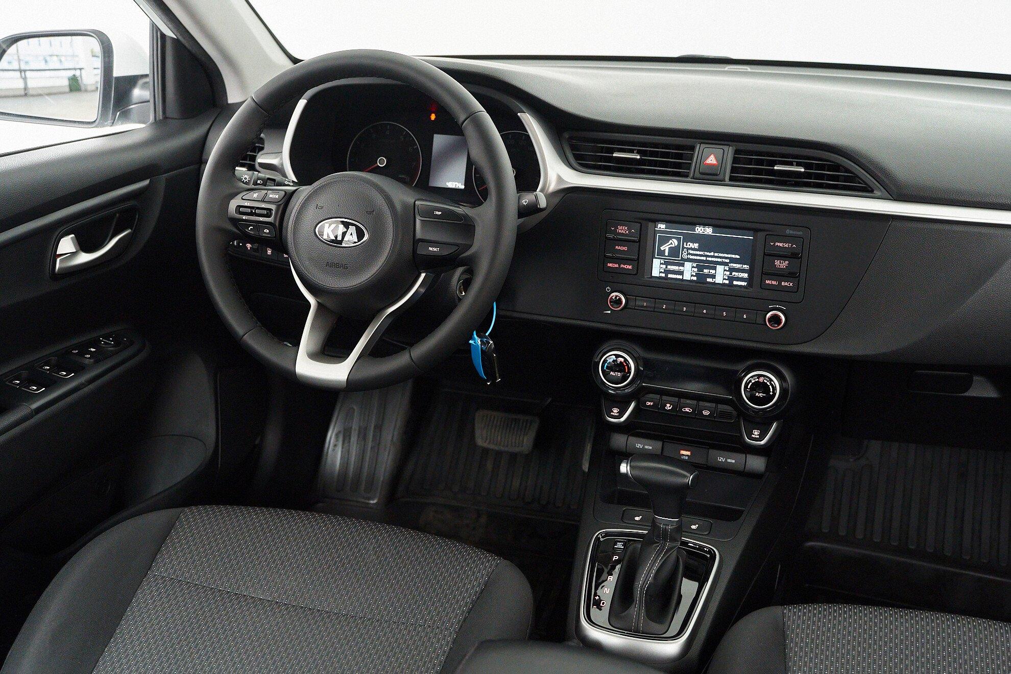 Kia Rio 2021, белый