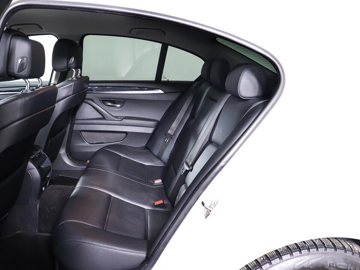 BMW 5 серии 2012, белый