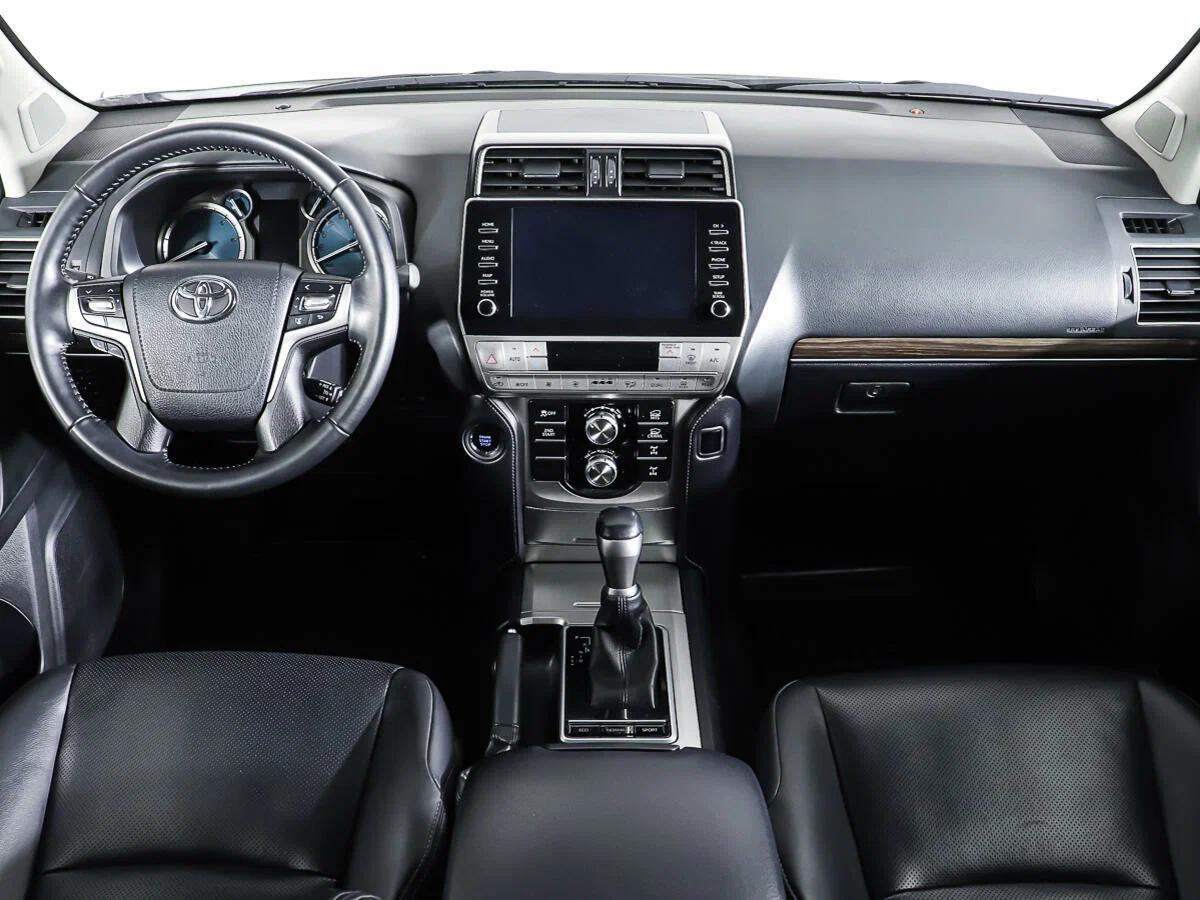 Toyota Land Cruiser Prado 2023, белый