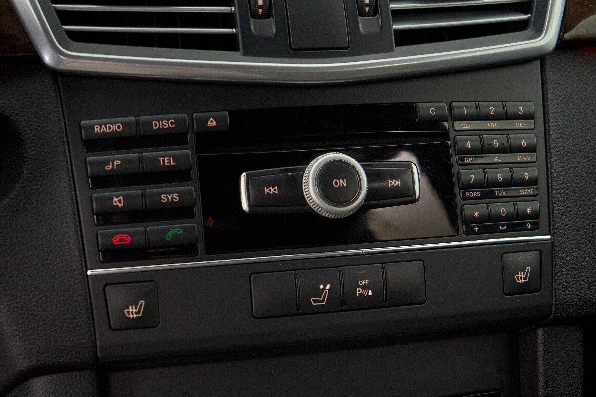 Mercedes-Benz E-Класс 2011, черный