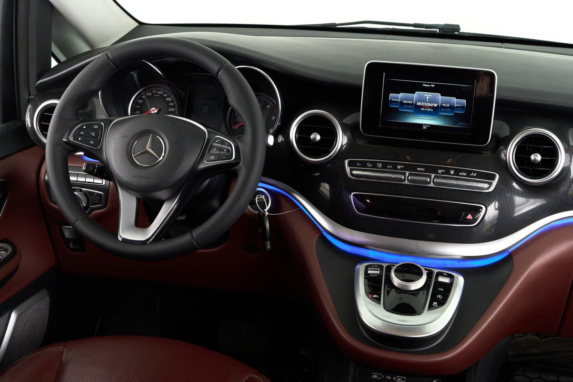 Mercedes-Benz V-Класс 2017, серебряный