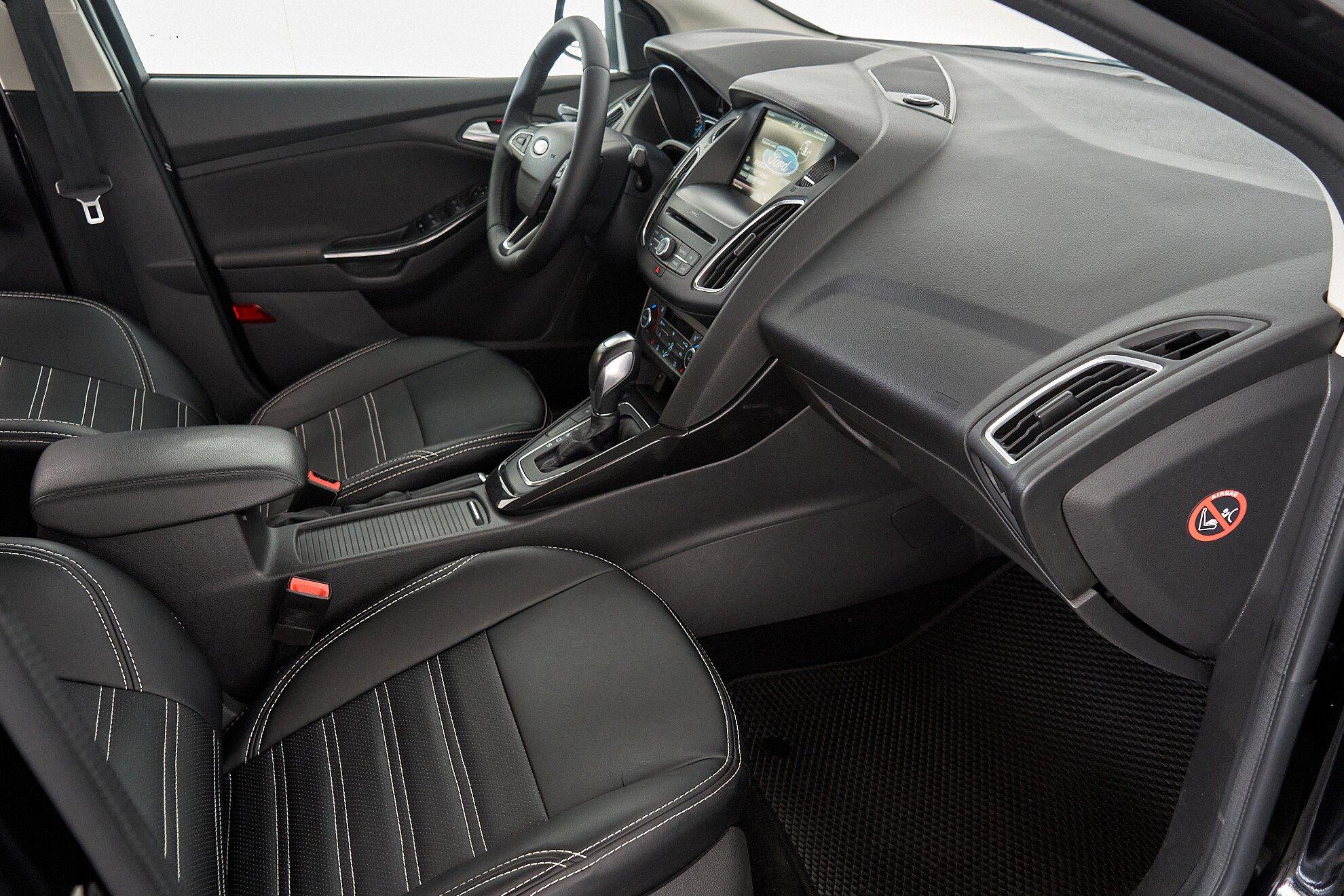 Ford Focus 2018, черный