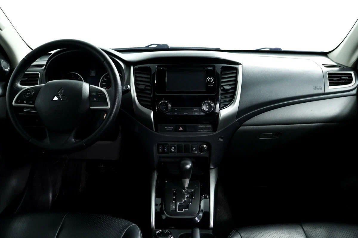 Mitsubishi L200 2016, серебряный