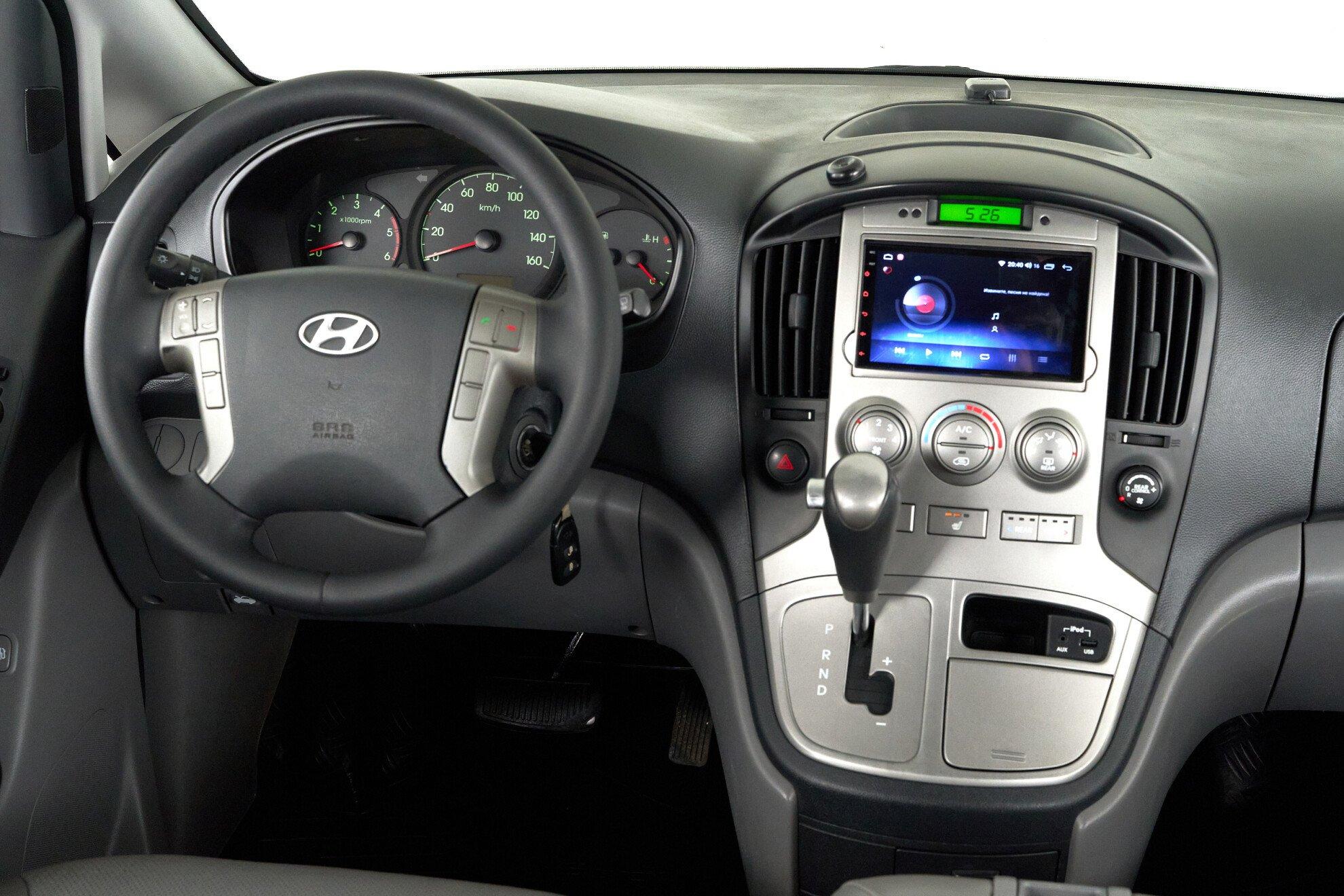 Hyundai Grand Starex 2013, серебряный