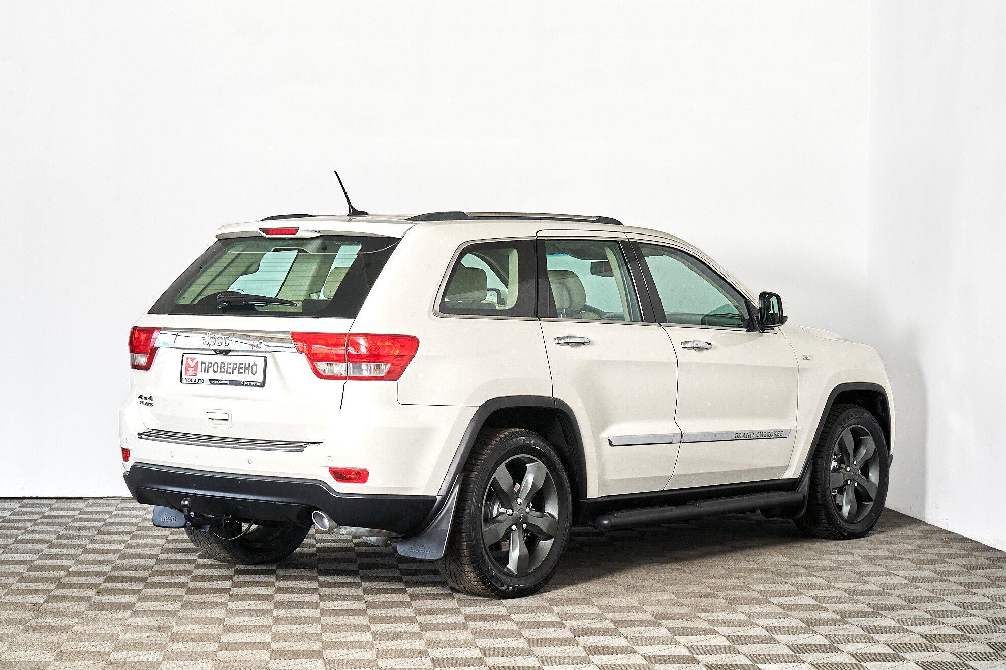 Jeep Grand Cherokee 2010, белый