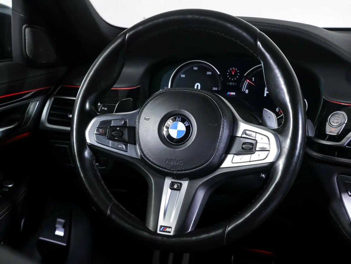 BMW 7 серии 2018, серый
