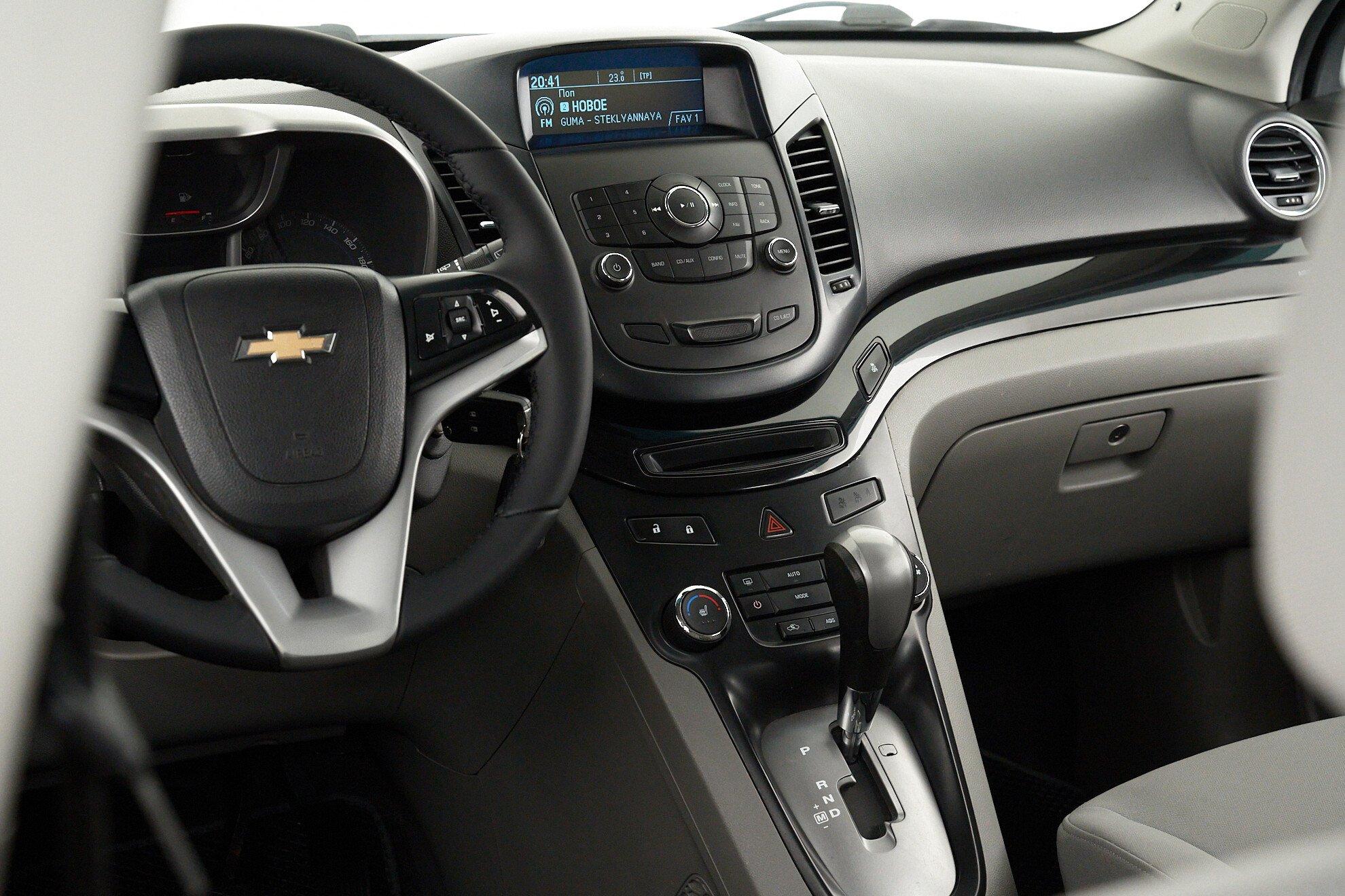 Chevrolet Orlando 2011, бежевый
