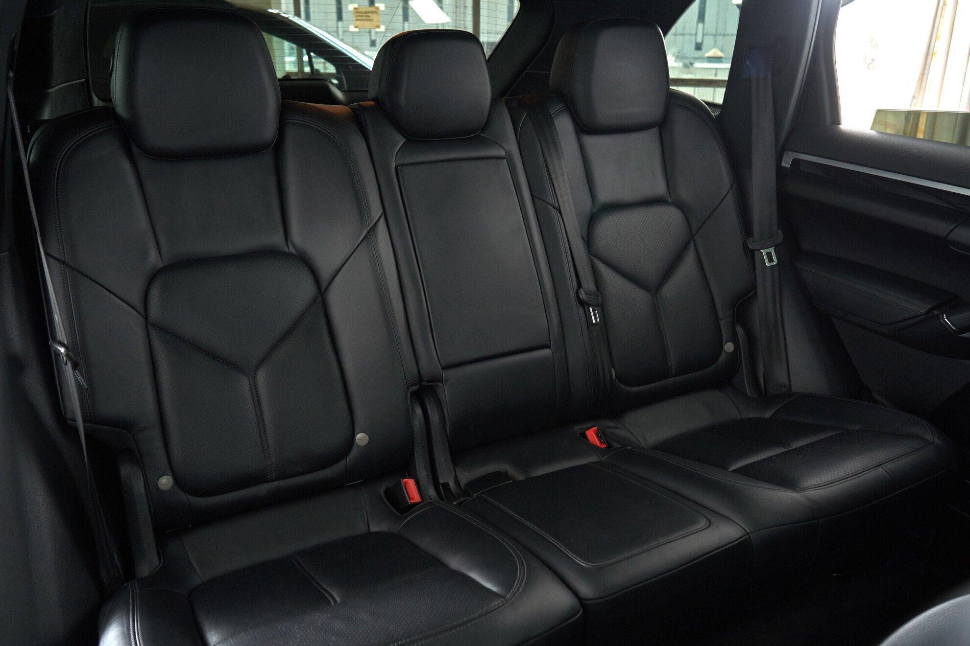 Porsche Cayenne 2012, черный