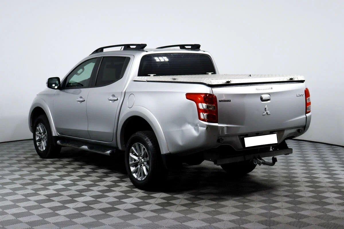 Mitsubishi L200 2016, серебряный